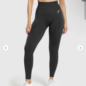 Gymshark tights - Helt oanvända säljer två par dä jag inte gillar modellen å fixk i julklapp. Xs passar även small då dem är väldigt stretchiga. Frakt tillkommer.