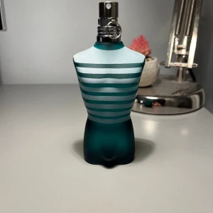 Jean Paul Gaultier Le Male 75ml - Jean Paul Gaultier Le Male edt 75ml, cirka 65ml kvar. Förvarats i mörkt och svalt rum. 