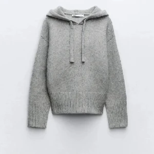Populär tröja från zara  - Jätte najs stickad hoodie från zara, aldrig använd!🫶