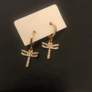 Fina örhängen🫶 - Aldrig använda! Köpt i Spanien på en marknad, bra kvalite och rostfritt stål ❤️