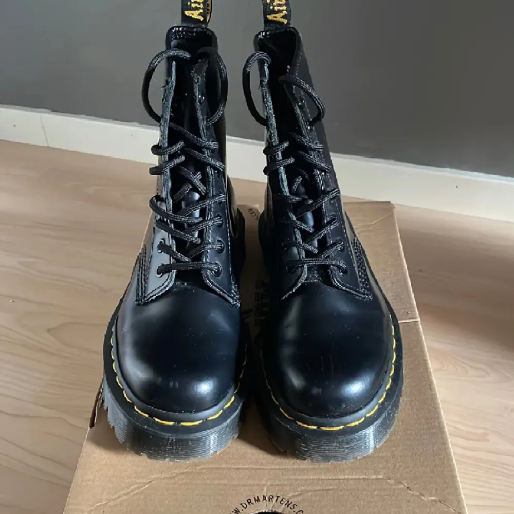 Bra skick på bex dr martens, använda ca tre gånger. Säljer pga köpt fel storlek. Skor.