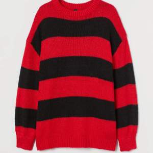 Svart och röd randig tröja från H&M i storlek S. Bara använd fåtal gånger och i bra skick. 
