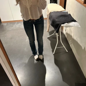 Miss me jeans  - Säljer nu mina fina miss me jeans då dem ej kommer till användning, storlek 27 o passar mig som brukar ha 34/36 bra. Fint motiv i bak. Pris går att diskutera vid snabb affär 💗
