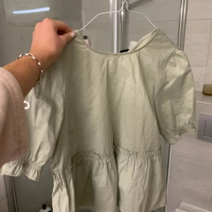 Ljusgrön blus  - Söt blus från hm! 