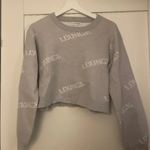Tröja från lounge - Nästan helt oanvänd, något kortare modell 