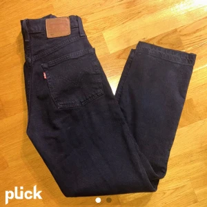 Levis jeans - Svarta Levis jeans, i storleken 24, som xs. Passar någon kortare!