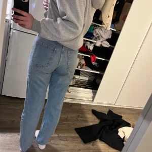 Jeans - Använder inte längre men väldigt sköna  Köparen står för frakten 