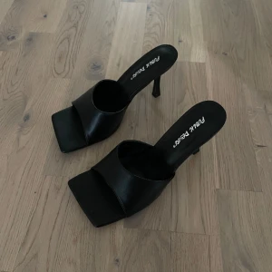 Klackar Public Desire - Säljer dessa klackskor då jag har ett par andra liknande 🩷 använda endast vid ett tillfälle. Söta till nyår eller till fest. Pris går att diskutera 🩷