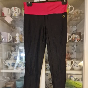 Träningstights - Använda. I fint skick. Inga hål ellerfläckar