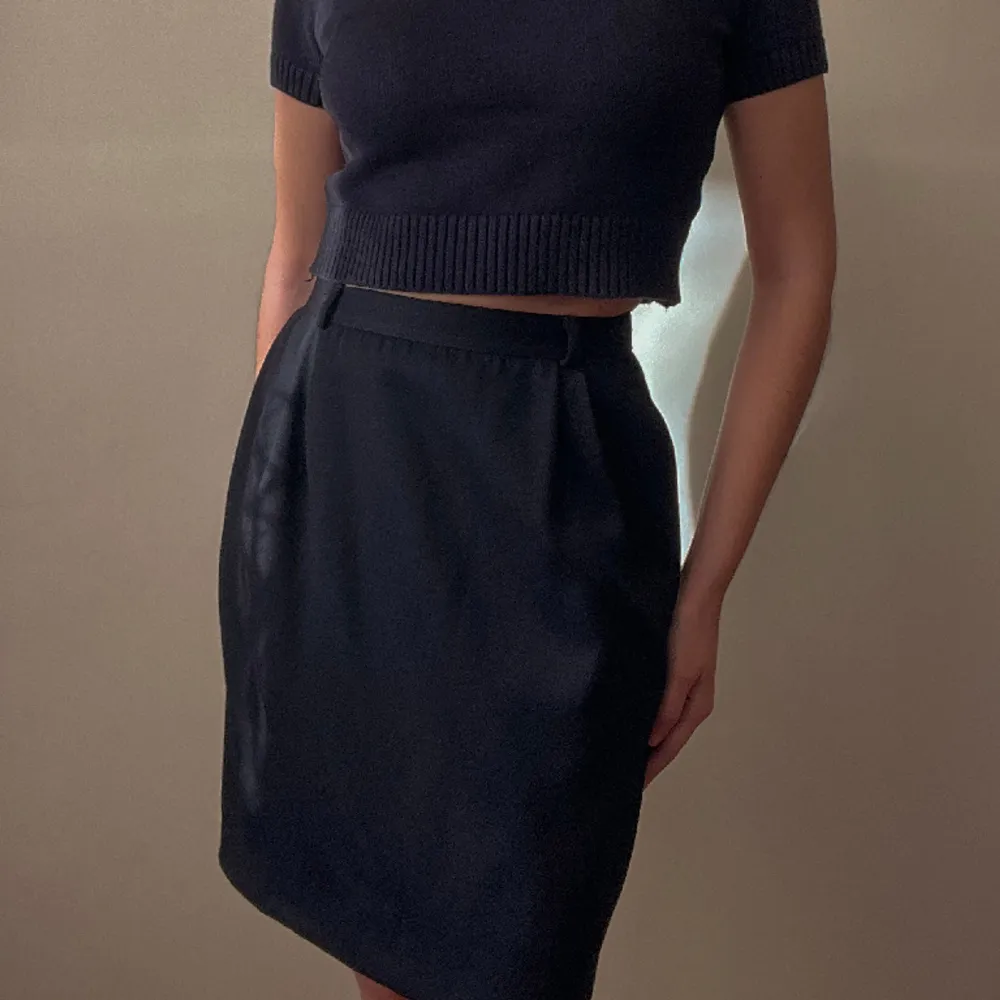 Vintage Valentino Studio Wool Skirt With Belt Loop Detail, Side Zipper & Two Side Pockets. Excellent Condition. Best Fits S/M. Made In Italy.  Model Is 160cm ( 5'3