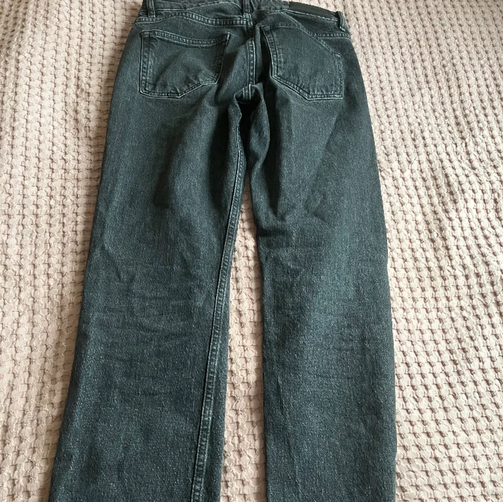 Super fina junyard jeans som ej går åt användning längre, köpte dom på rea förra året. Skriv för fler bilder vid intresse 💗💗. Jeans & Byxor.
