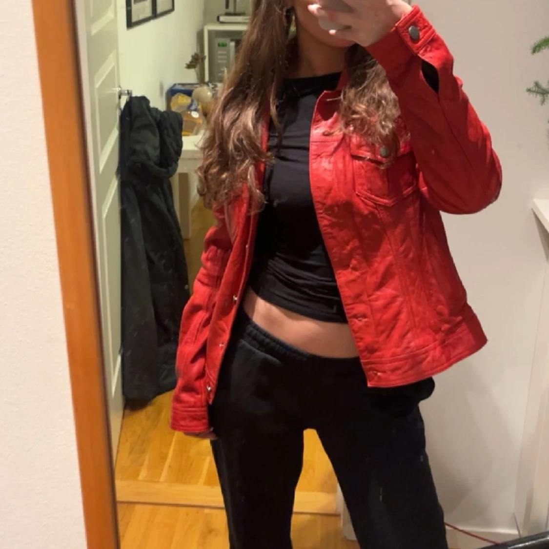 Röd skinnjacka