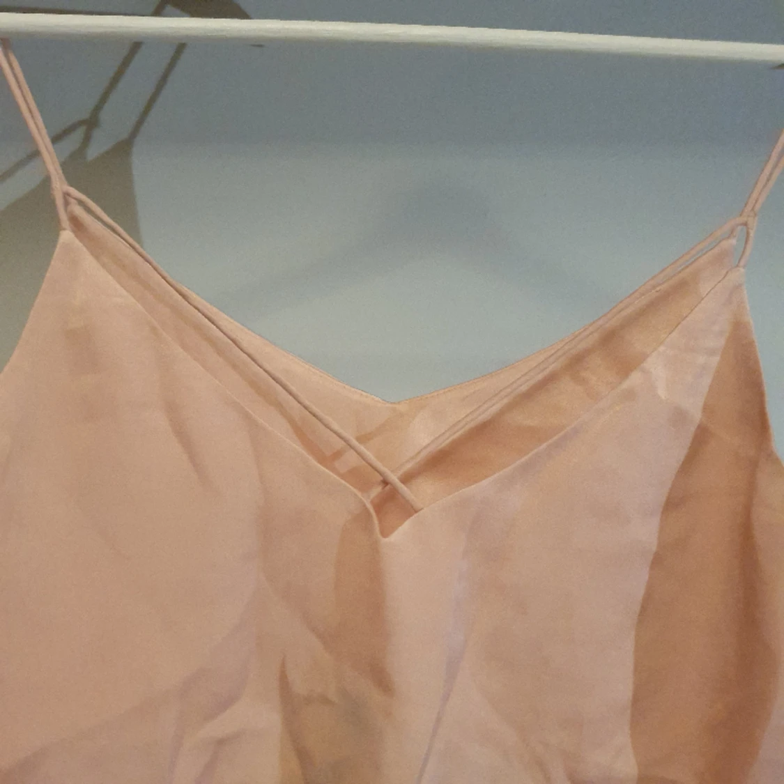 Ljusrosa linne i skimmrande tyg - 90