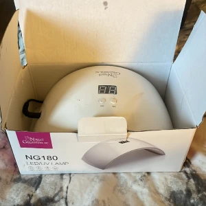 Nagelkit ( allt är nästan oanvänt  - Säljer min led/uv lampa  builder gel pink  Builder gel clear  Primer acid free 9 ml. jag säljer även massa glitter, nails cleaner, Top coat, olika nagellack Borstar, tippar, Top base gel. Kontakta mig om ni undrar något:)  Pris kan diskuteras 