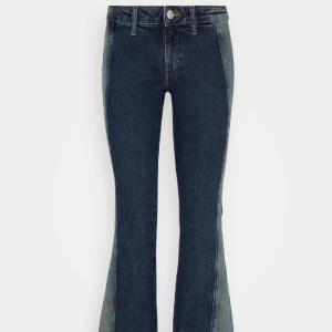 Weekday jeans  - Säljer dessa snygga byxor då dem är för långa på mig, använda typ 3 gånger💕 nypris 620