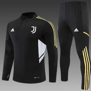 Juventus tröja med byxor helt nya storlek XL för endast 750