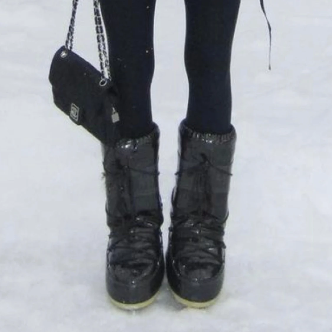 Moonboots svart glansiga