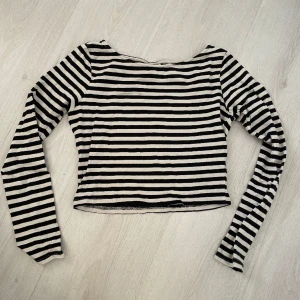 Randig långärmad - Randig långärmad tröja🤍