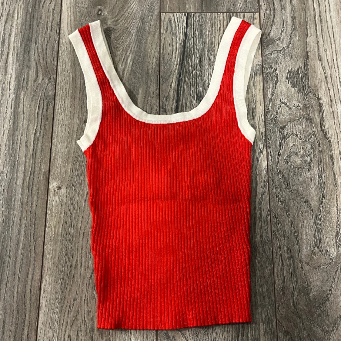 ribbat rött linne  - 90