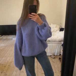 Blå stickad tröja - Så fin blå stickad tröja från italien, i bra begagnat skick💙