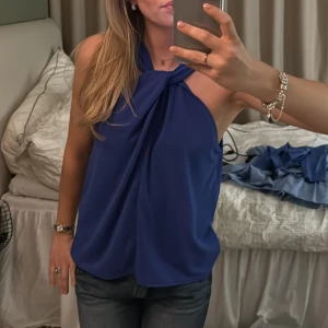 Zara blus - blå blus från zara som tyvärrrr inte kommer till användning hos mig!! 