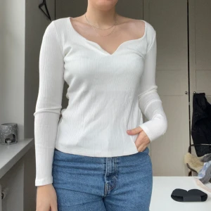 H&M top - Long sleeve top. Shaped neckline. Rib material. Lightly used 