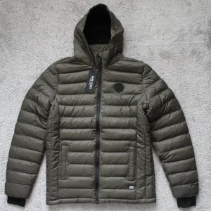 Car jeans jacka  - Car Jeans jacka herr, aldrig använd.  Storlek M  Ord.pris 1 000kr Mitt pris 350kr Har du nån fråga/mer bilder? Det är bara att höra av dig ⭐️