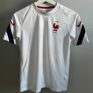 Frankrike tröja  - En Frankrike landslags tröja. Jättefin, använd kanske 3 gånger 