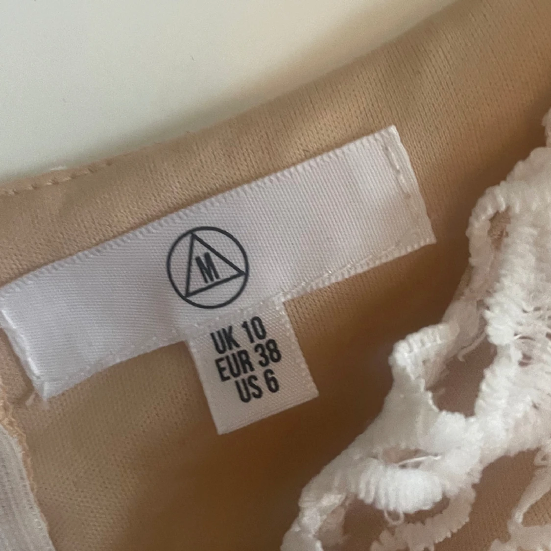 Spetsklänning från Missguided - 90