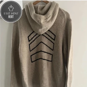 Zadig & Voltaire  - Tja, säljer nu denna sjukt feta Zadig hoodien i storlek xs men sitter som en s. Skick 9/10, inga defekter! Hör av dig vid frågor eller funderingar!