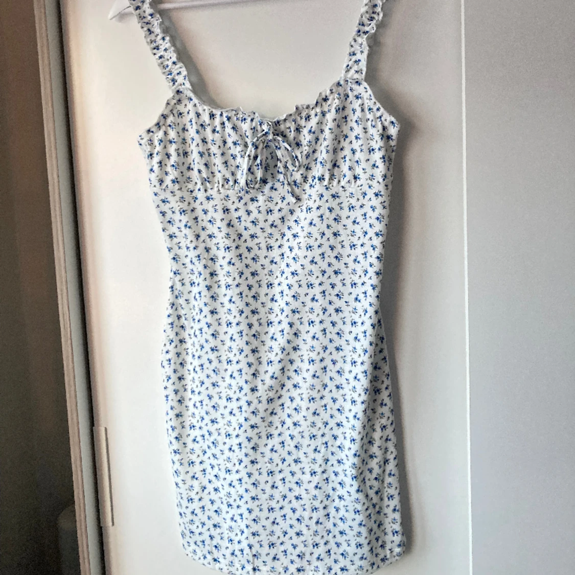 Blommig klĂ€nning đ