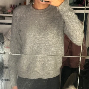 Stickad tröja - Säljer nu min fina stickade tröja då den inte kommer till användning! Använd fåtal gånger, kom med prisförslag  FÖRSTA BILDEN ÄR LÅNAD