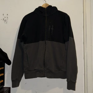 Sail Racing kofta - Inget fel på den, har bara inte använt den så mycket. Den är tjock och skön. Priset kan diskuteras. Ord pris 1200