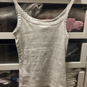 Linne - Perfekt ljusgrått linne💞passar till allt och är superskönt! Skriv för mer information eller bilder!