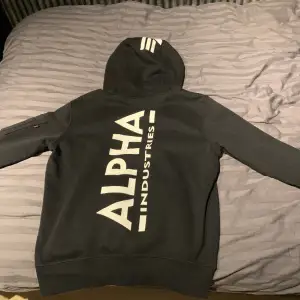 Säljer min alpha industries hoodie, saknar snören och dragkedje lapp