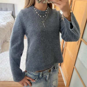 Stickad tröja - Funderar på att sälja denna då den inte ancänds! I super super fint skick och så fin färg. Märket är WERA😇