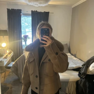 Meotine jacka  - Snygg meotine jacka. Vid snabbaffär är priset diskuterbart 