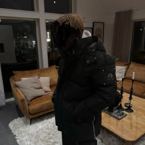 Moose Knuckles Jacka herr - Säljer en Moose Knuckles jacka herr, storlek L men passar M. Använd 5 gånger. Kvitto finns, köpt i Stockholm, kvittot skickas även med. Cond 10/10 Mer bilder fås om så önskat  Bud från 3500kr  Bin 6000kr