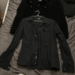 Overshirt Only & Sons - Tunnare overshirt från Only & Sons i storlek medium (fits true to size). Skick: 8/10 (använd fåtal gånger) Nypris: 499