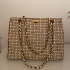 Tweed väska - Medelstor tweedväska. Andvänd en del.