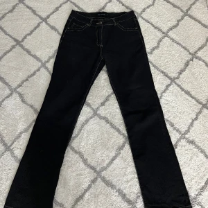 Bootcut Jeans - Low waist, bootcut jeans. Knappt andvända💞