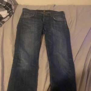 Slim fit Jeans. - Väldigt snygga grish Jeans. Nästan aldrig använda. Och pris kan diskuteras.