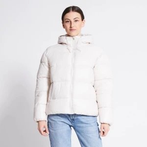 Puffjacka vit lager 157 - Jättefin slutsåld jacka från lager 157. Säljer då den inte kommer till användning. Använd mindre än 5 gånger. Storlek M men passar både s och m😍nypris 500kr❤️