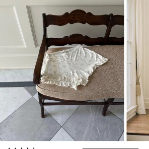 Djerf avenue pyjamas - Säljer SRGxdjerf shortsen då de ej kommer till använding, endast testade🫶 säljer även schrunchin med rosetten antigen båda för 450kr eller rosetten själv för 150 Nypris för shorts: 599kr Nypris rosett: 299kr  