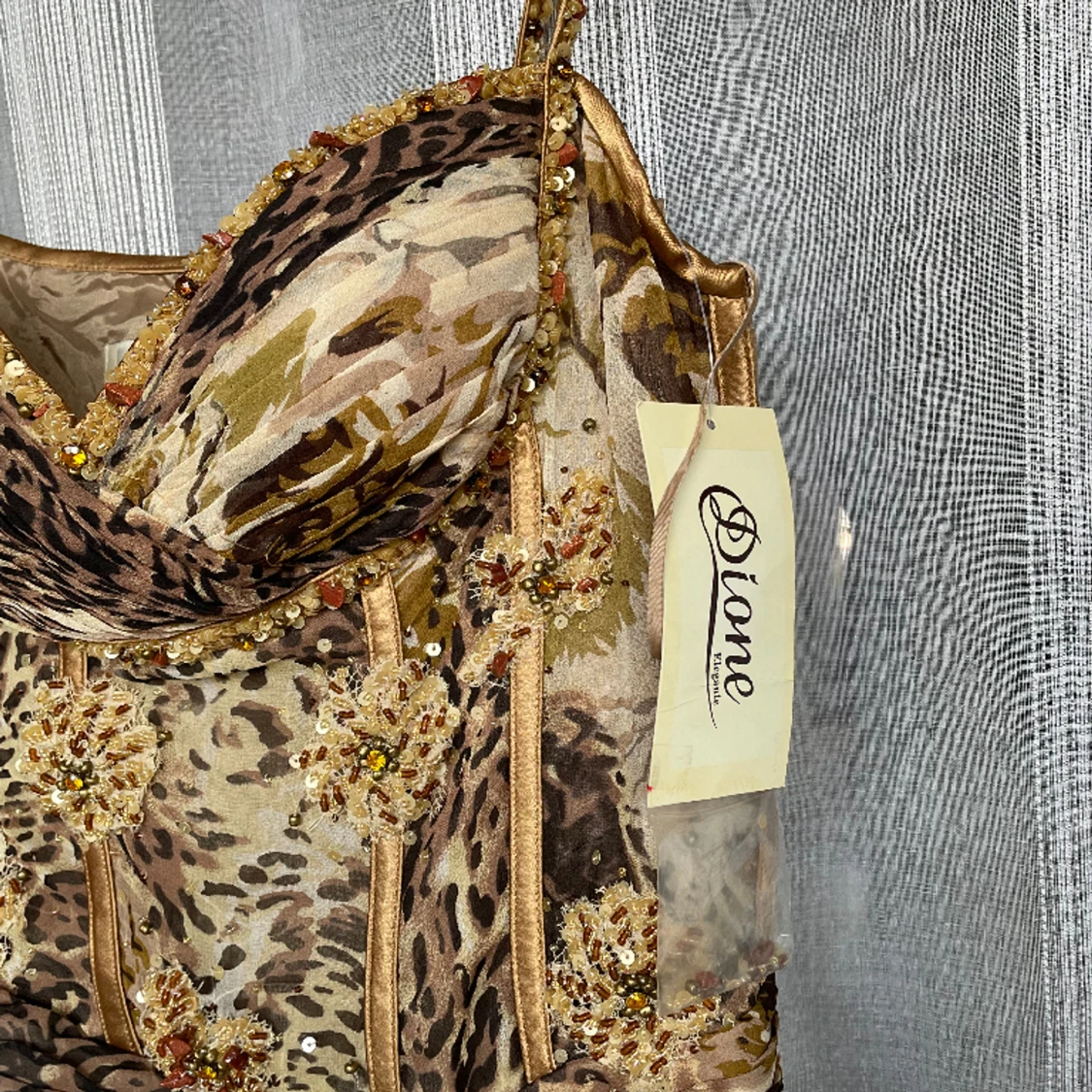 Oanvänd ny balklänning storlek L - 90