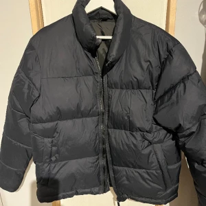 Jättefin jacka S - Vinterjacka från Everest (Stadium) i storlek S Använd fåtal gånger.