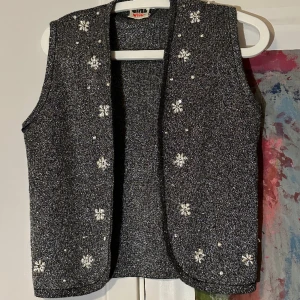 Väst  - Fin vintage glittrig väst✨