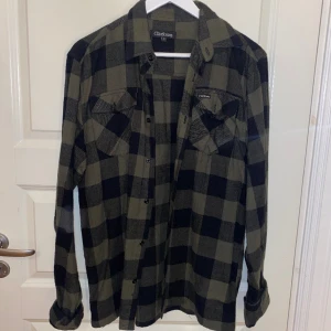 Bomullsskjorta  - Svart och grön- rutig bomullsskjorta 