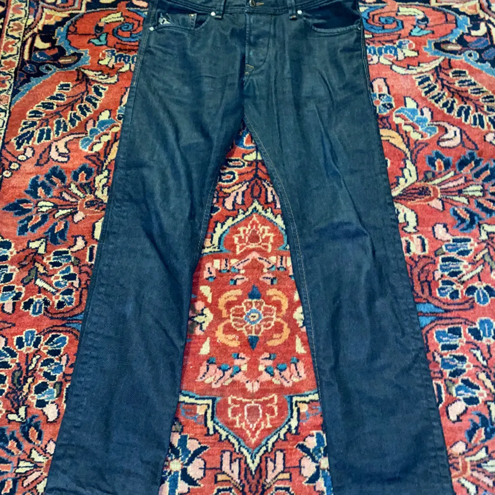 W33L34 riktigt najs diesel jeans med feta detaljer nypris 1500 mitt pris 699. Jeans & Byxor.