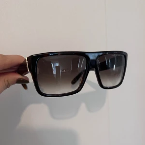 Glasögon  - Sol glasögon äkta MARC JACOBS.  Som ny, använd några gånger annars är i super skick. Svart brun 